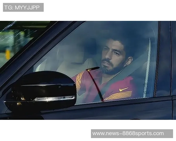 刚满18岁的小伙学驾照女友驾车送他去巴萨训练场